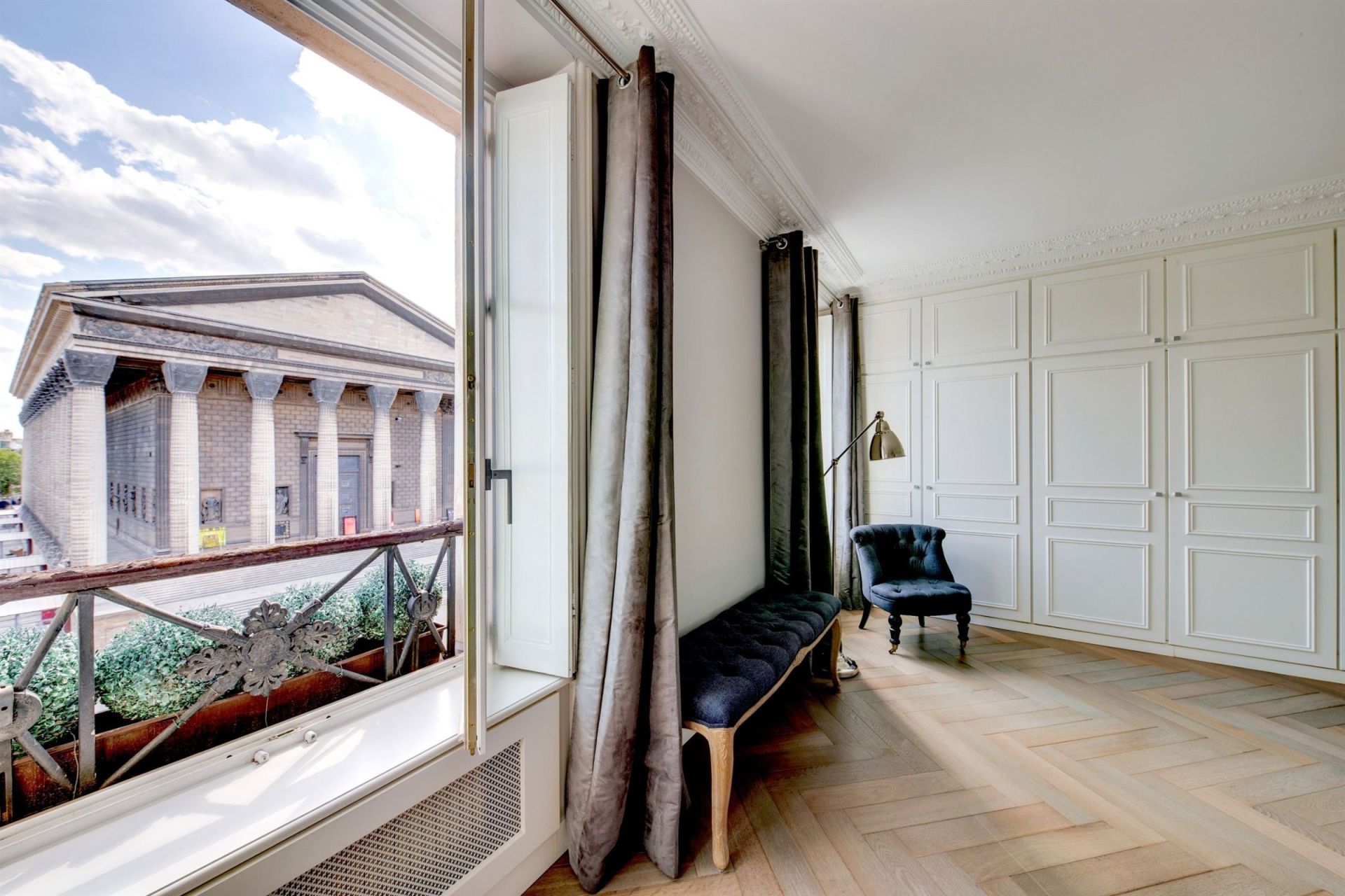 apartment 9 Rooms for rent on PARIS (75008)
