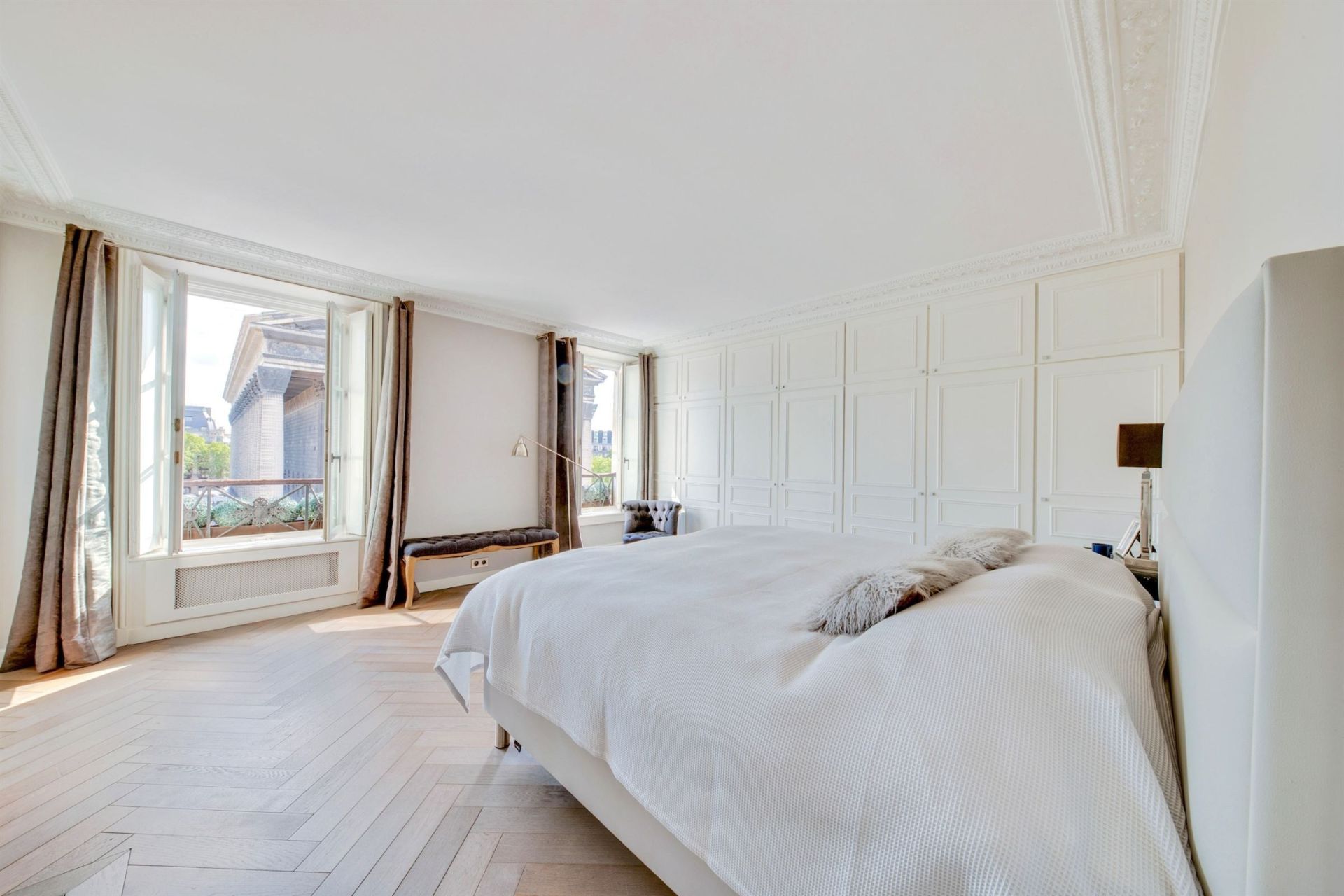 apartment 9 Rooms for rent on PARIS (75008)