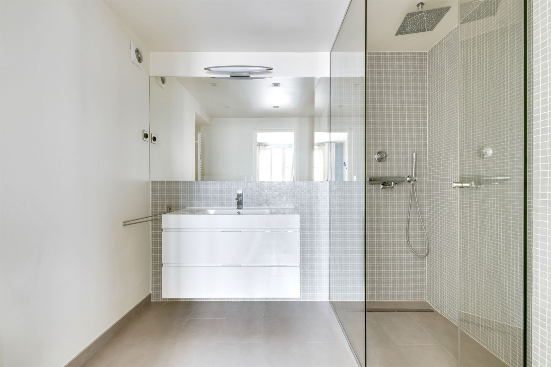 apartment 9 Rooms for rent on PARIS (75008)