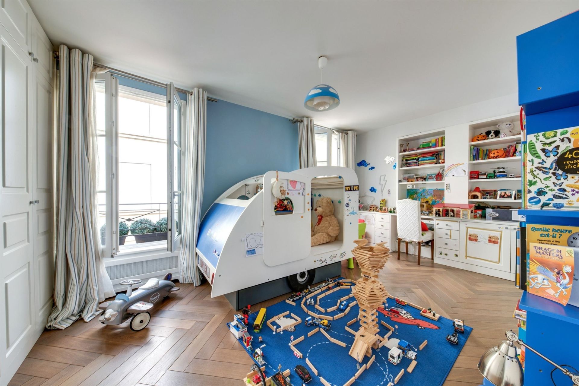 apartment 9 Rooms for rent on PARIS (75008)