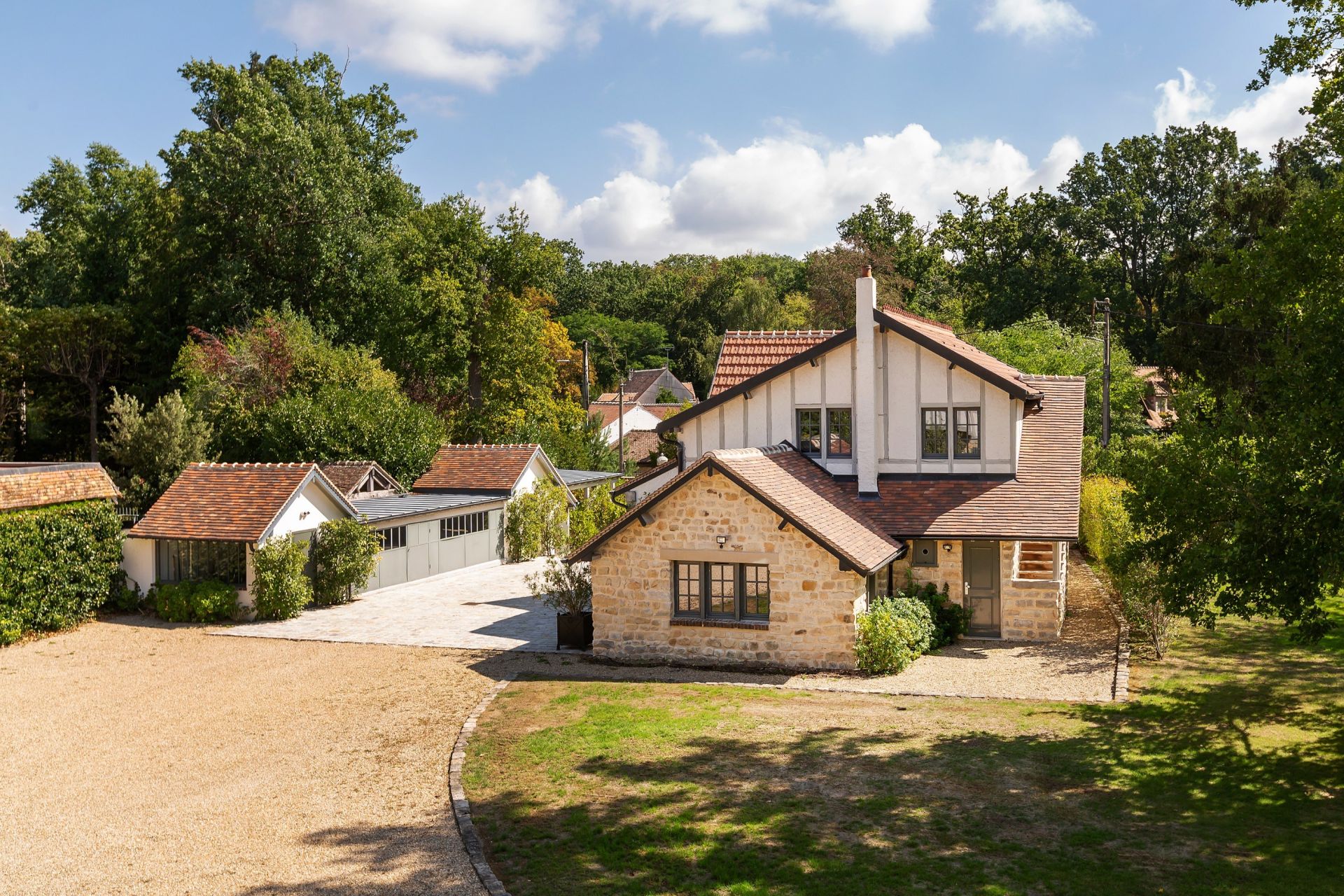 propriété 20 Pièces en vente sur BARBIZON (77630)