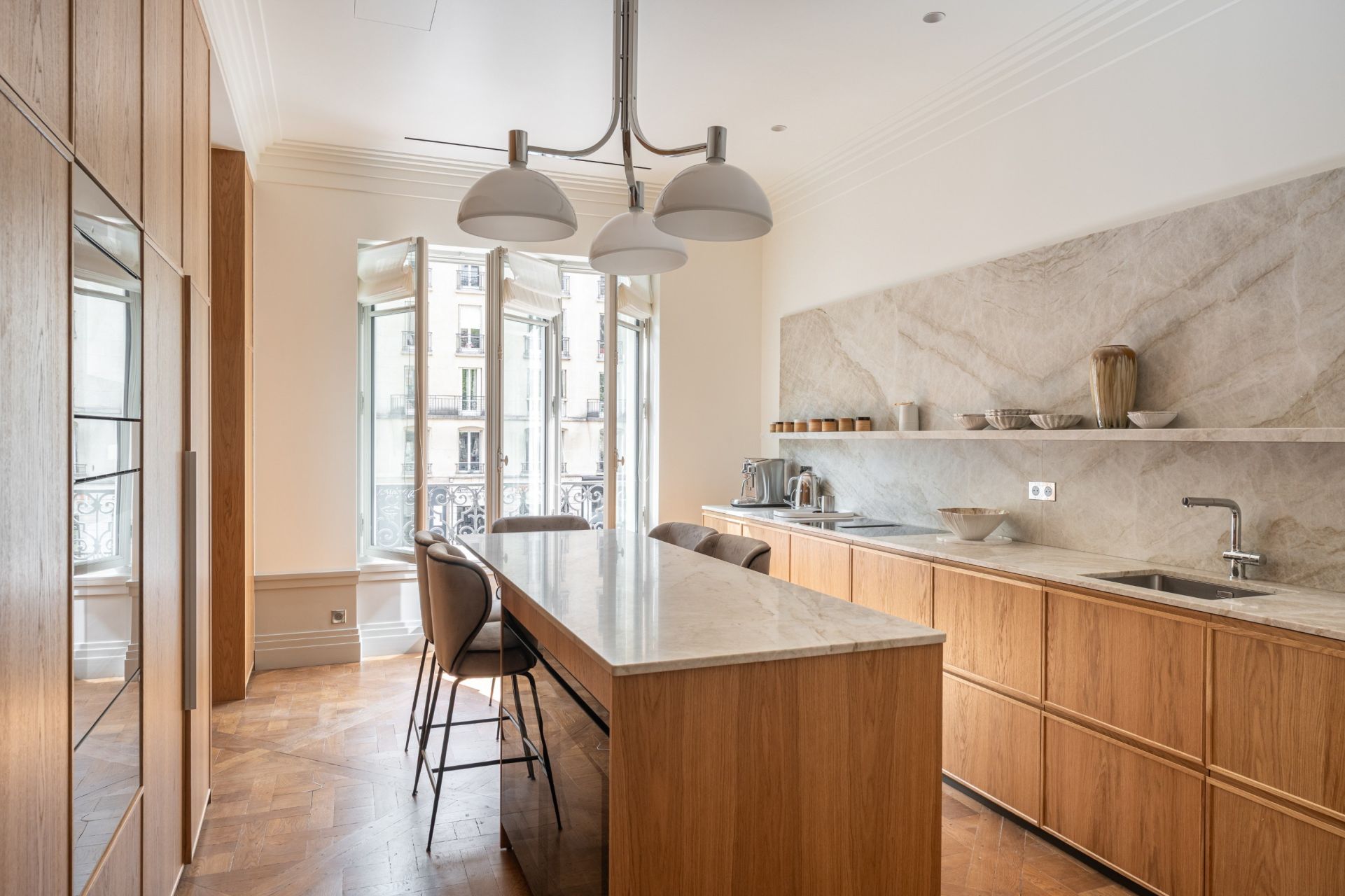 building for sale on PARIS (75006)