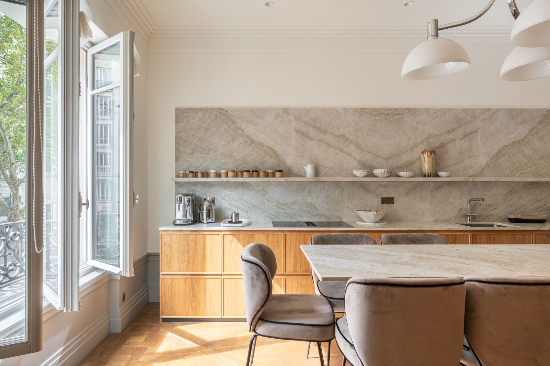 building for sale on PARIS (75006)