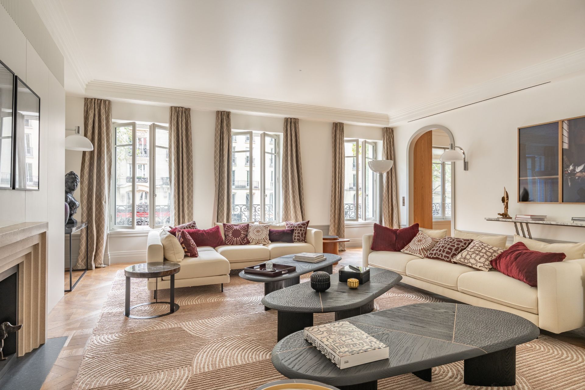 building for sale on PARIS (75006)