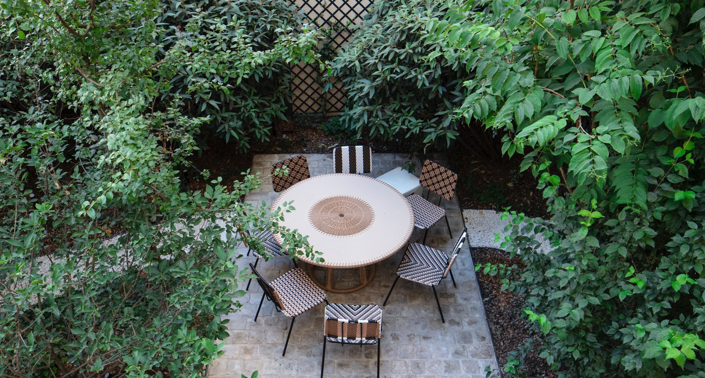building for sale on PARIS (75006)
