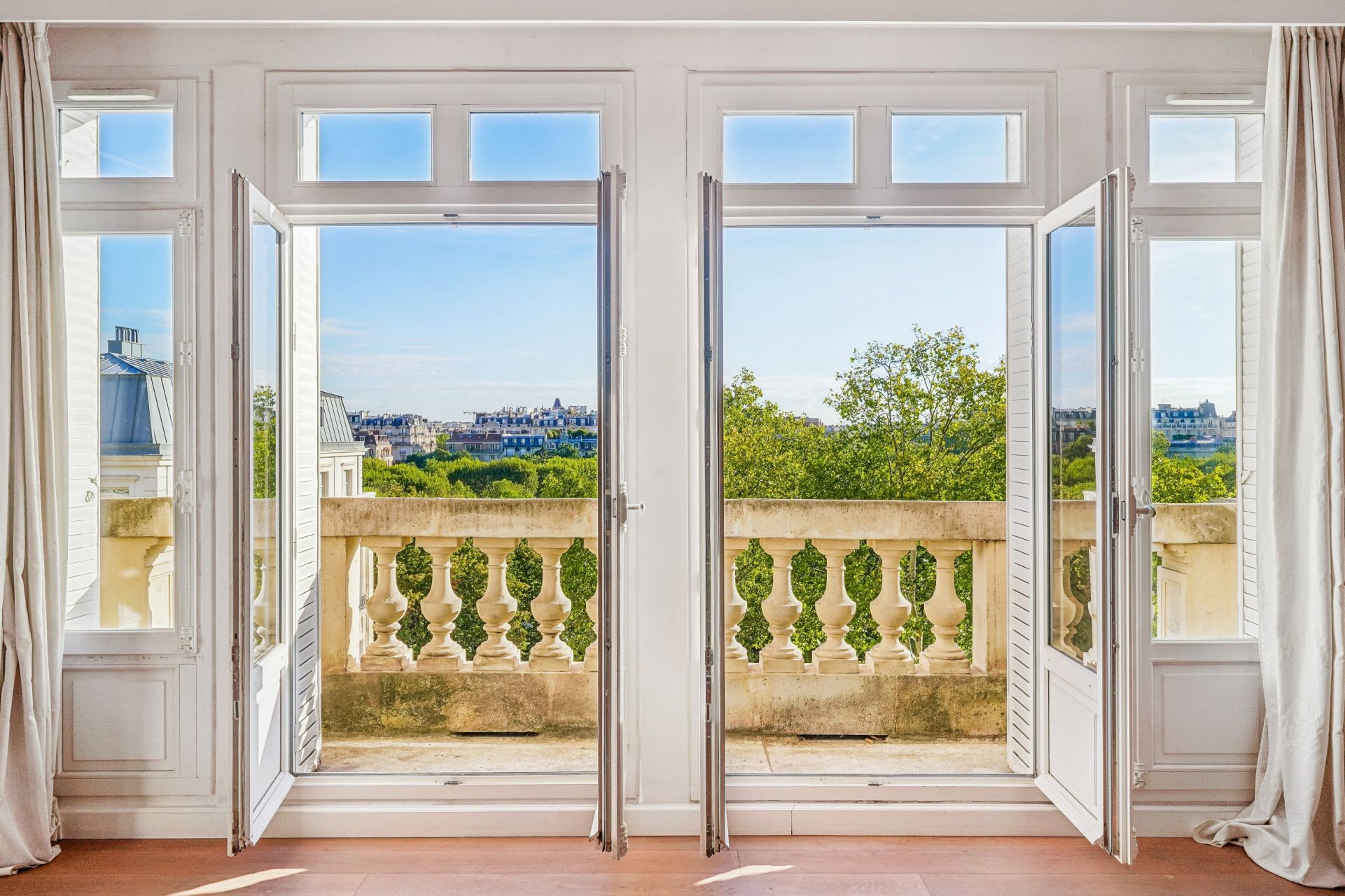 apartment 7 Rooms for sale on PARIS (75007)