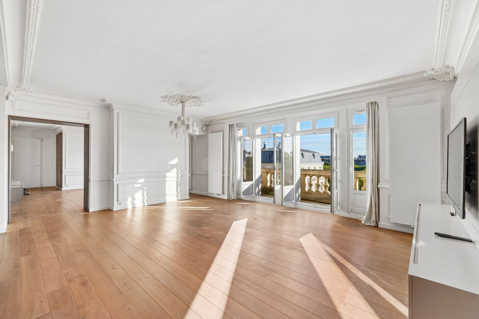 apartment 7 Rooms for sale on PARIS (75007)