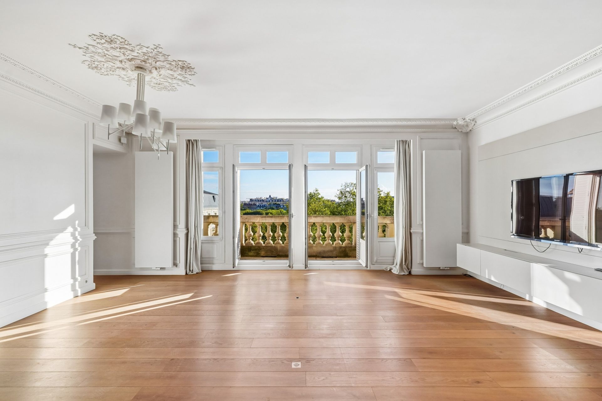 apartment 7 Rooms for sale on PARIS (75007)