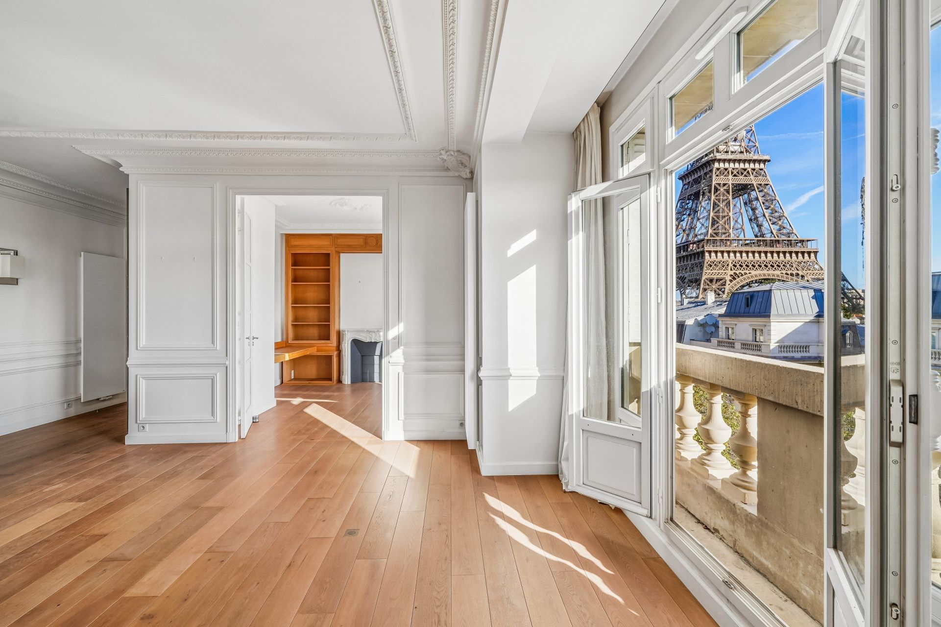 apartment 7 Rooms for sale on PARIS (75007)