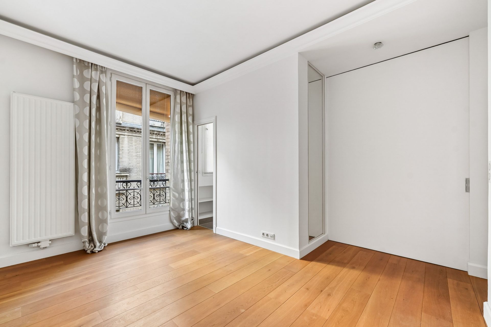 apartment 7 Rooms for sale on PARIS (75007)