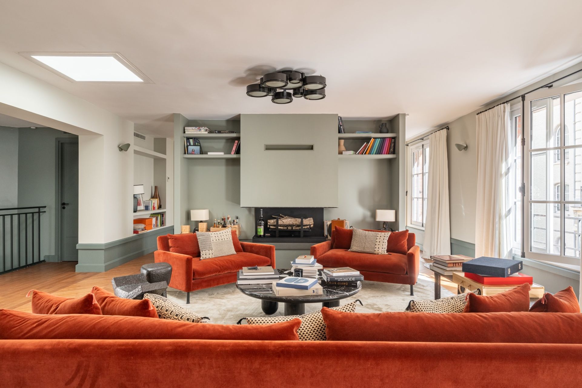 house 10 Rooms for sale on PARIS (75007)