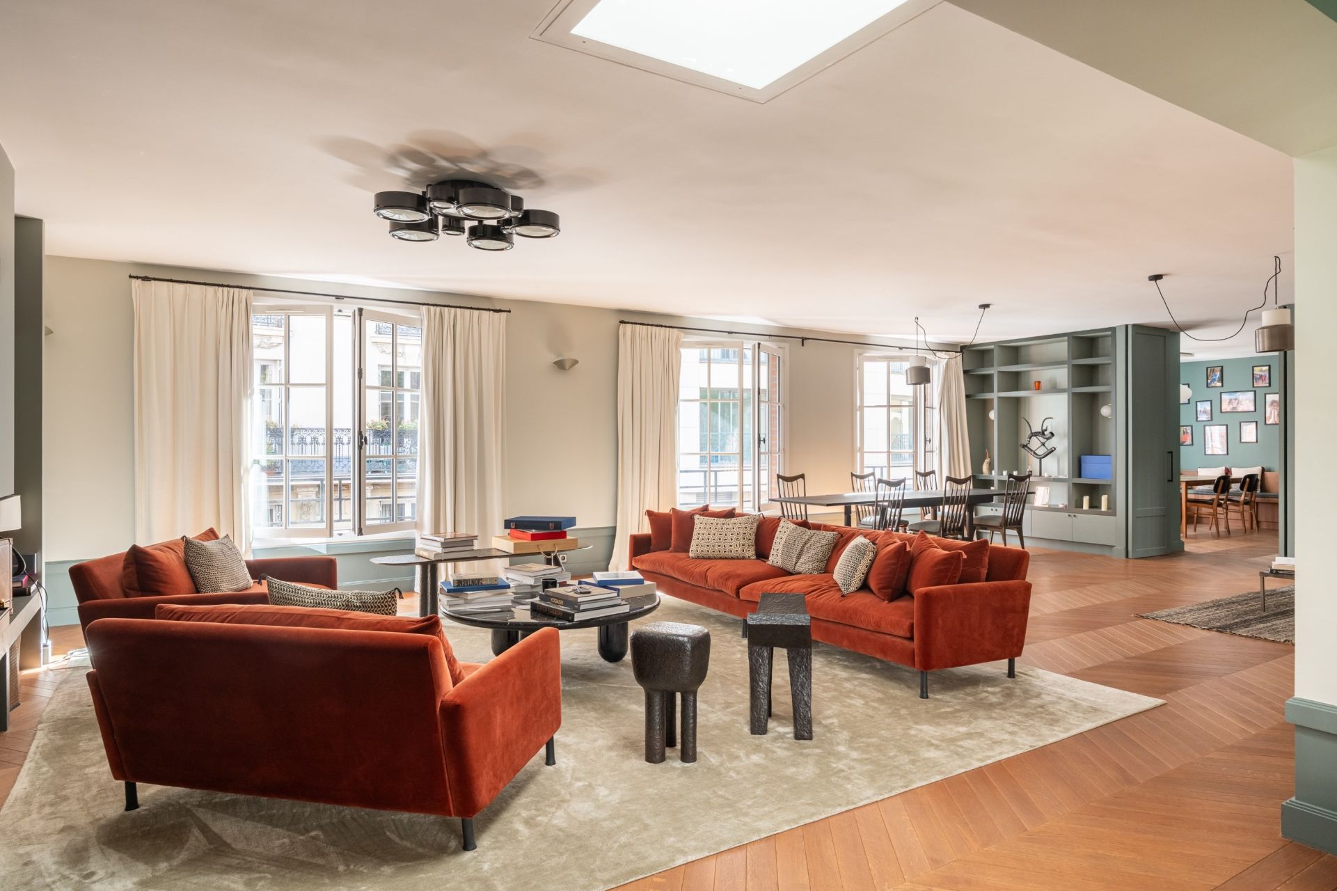 house 10 Rooms for sale on PARIS (75007)