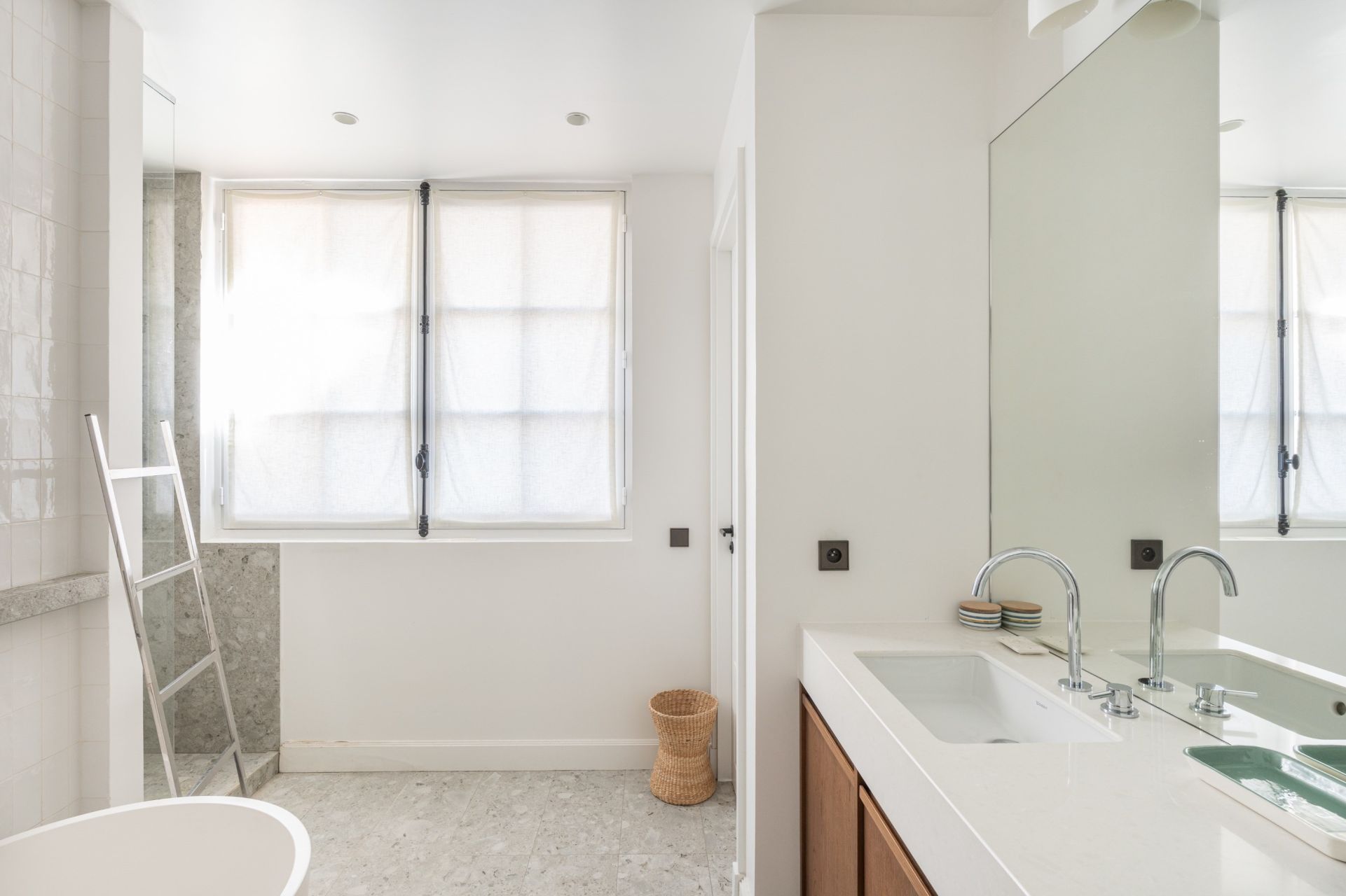 house 10 Rooms for sale on PARIS (75007)