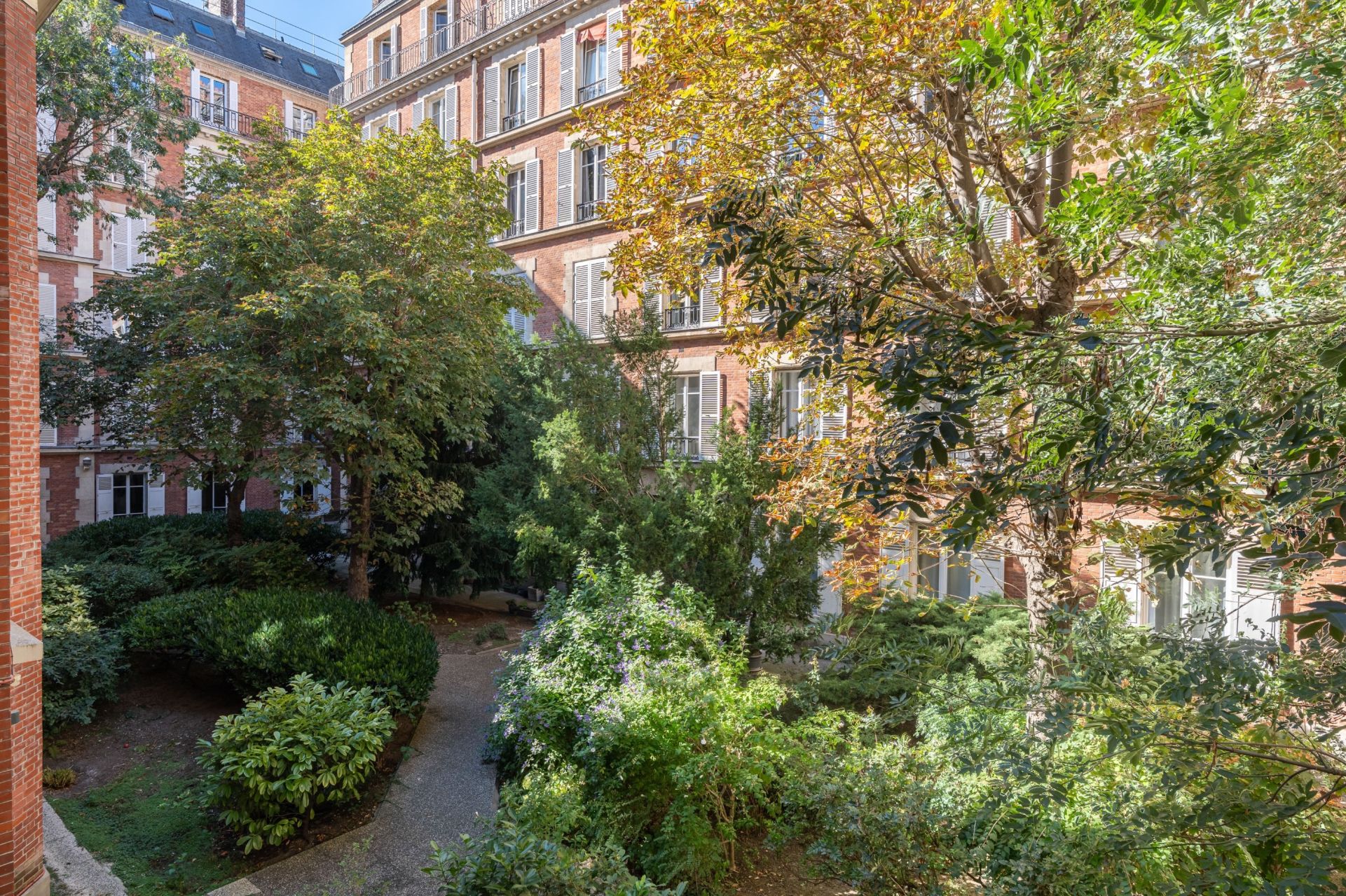 house 10 Rooms for sale on PARIS (75007)