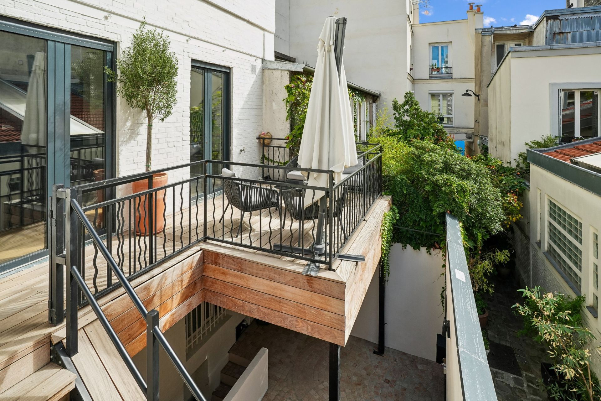 architect's house 7 Rooms for sale on PARIS (75018)