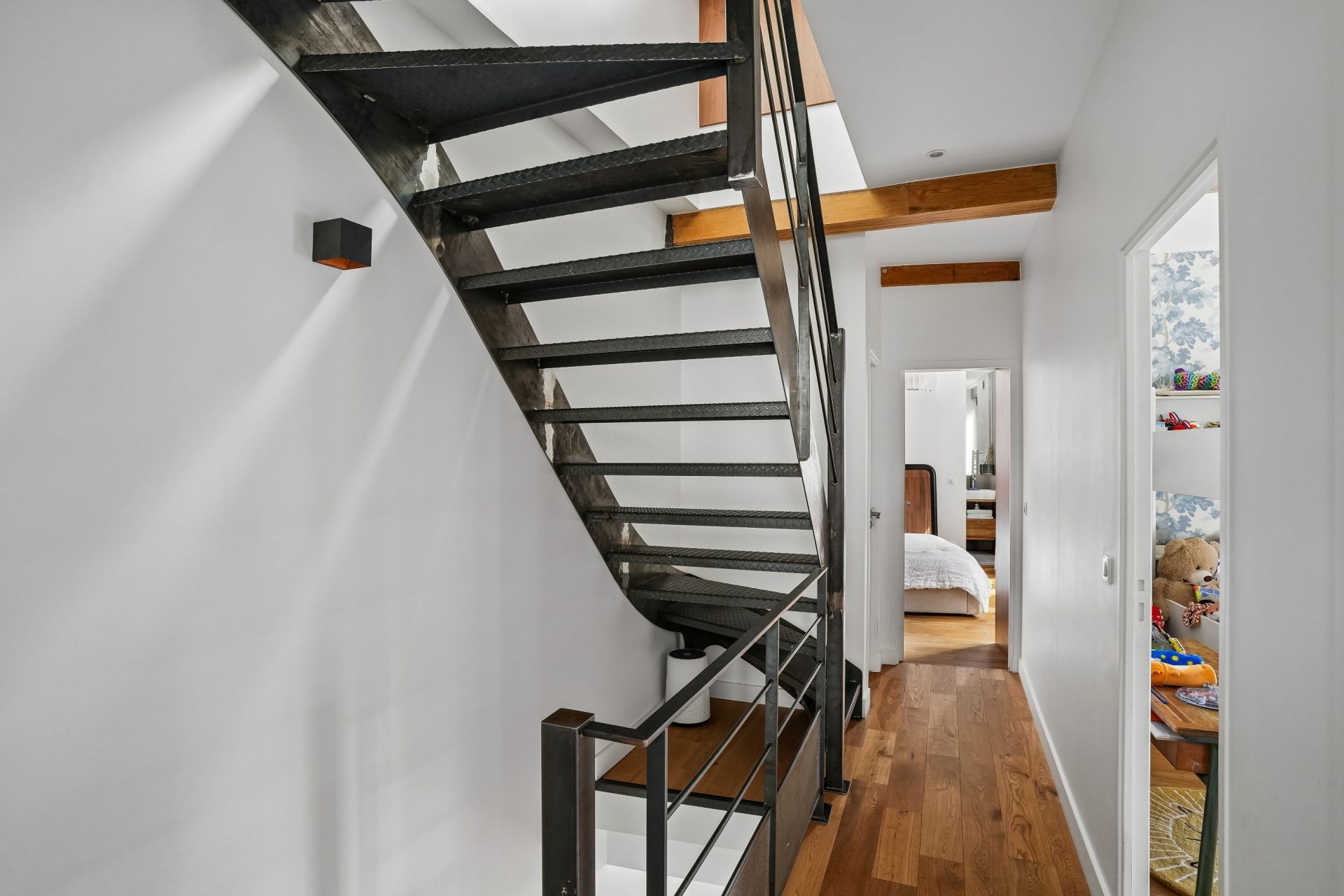 architect's house 7 Rooms for sale on PARIS (75018)