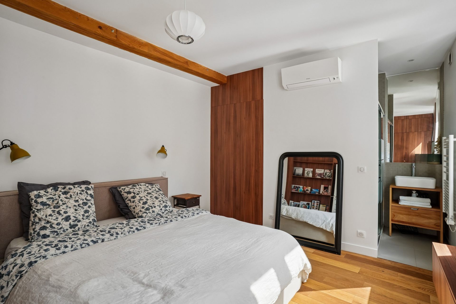 architect's house 7 Rooms for sale on PARIS (75018)