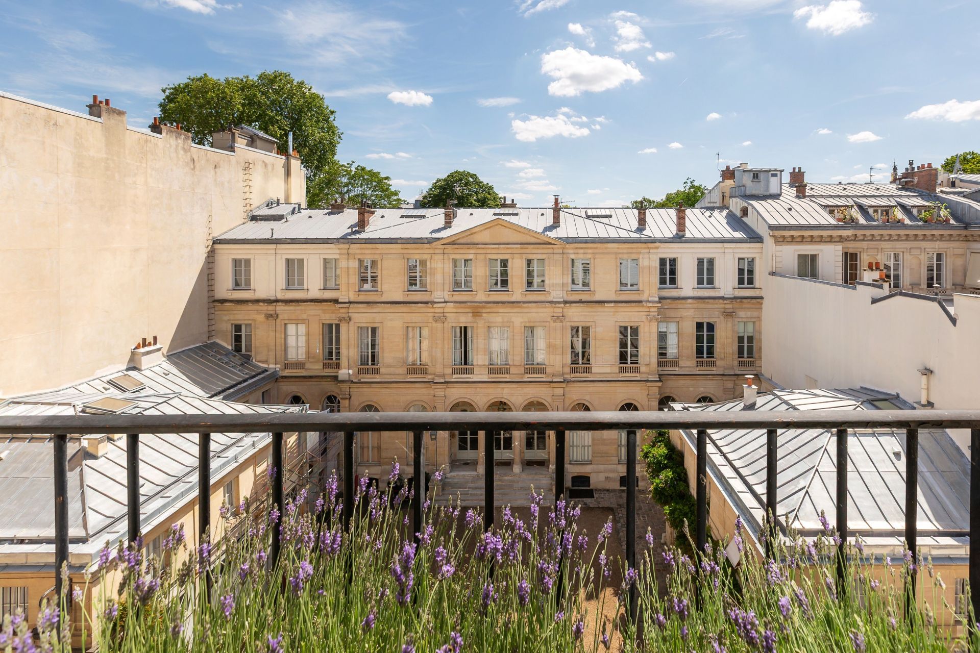 apartment 6 Rooms for sale on PARIS (75007)