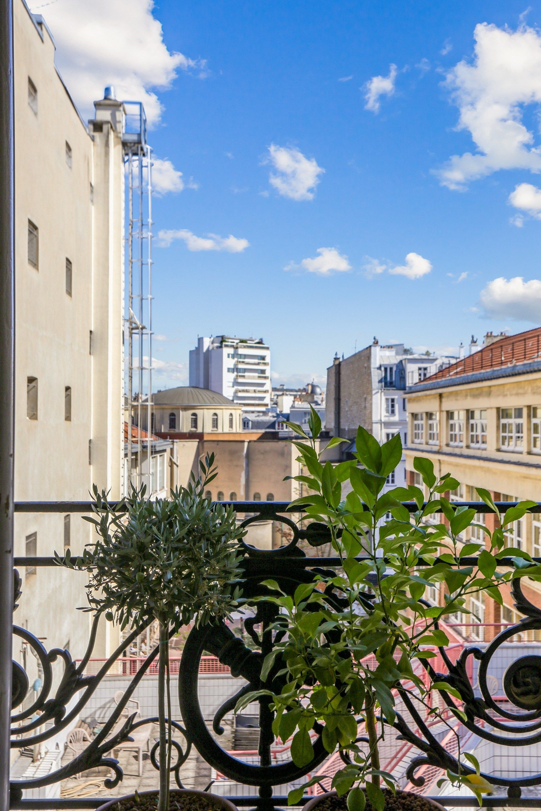 apartment 4 Rooms for sale on PARIS (75017)