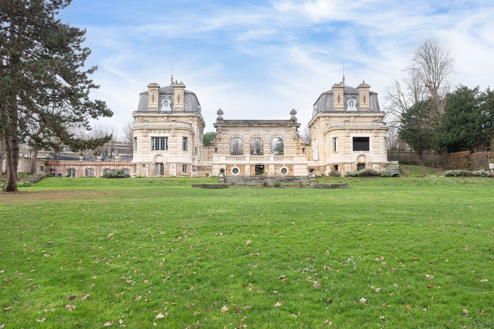 house 10 Rooms for sale on LOUVECIENNES (78430)
