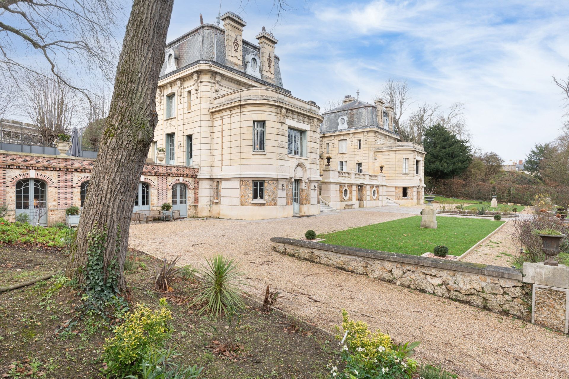 house 10 Rooms for sale on LOUVECIENNES (78430)
