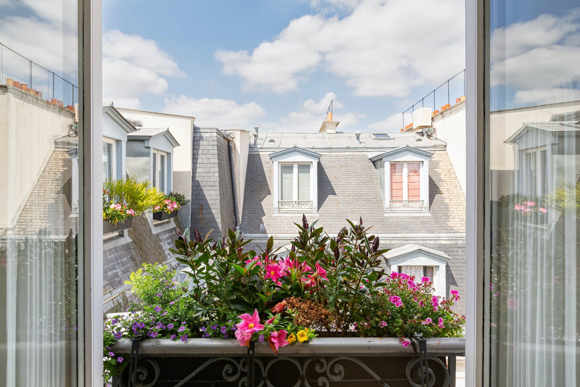 apartment 6 Rooms for sale on PARIS (75007)