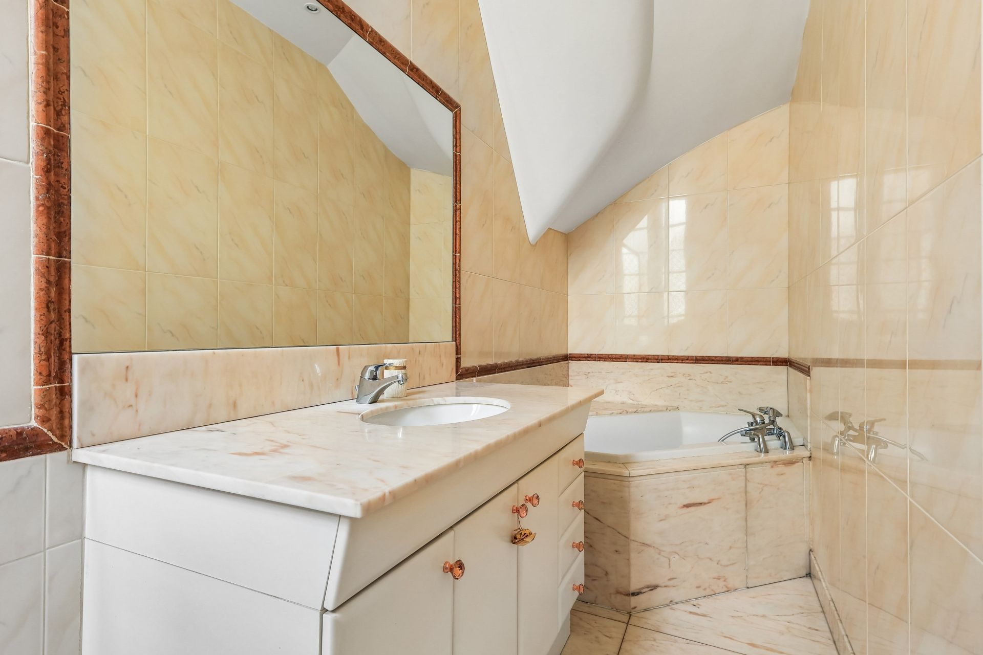 appartement 6 Pièces en vente sur PARIS (75008)