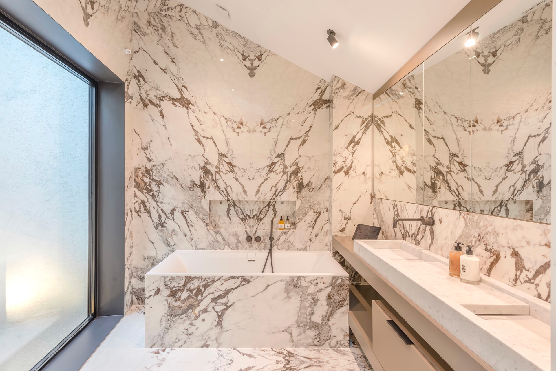 apartment 4 Rooms for sale on PARIS (75002)