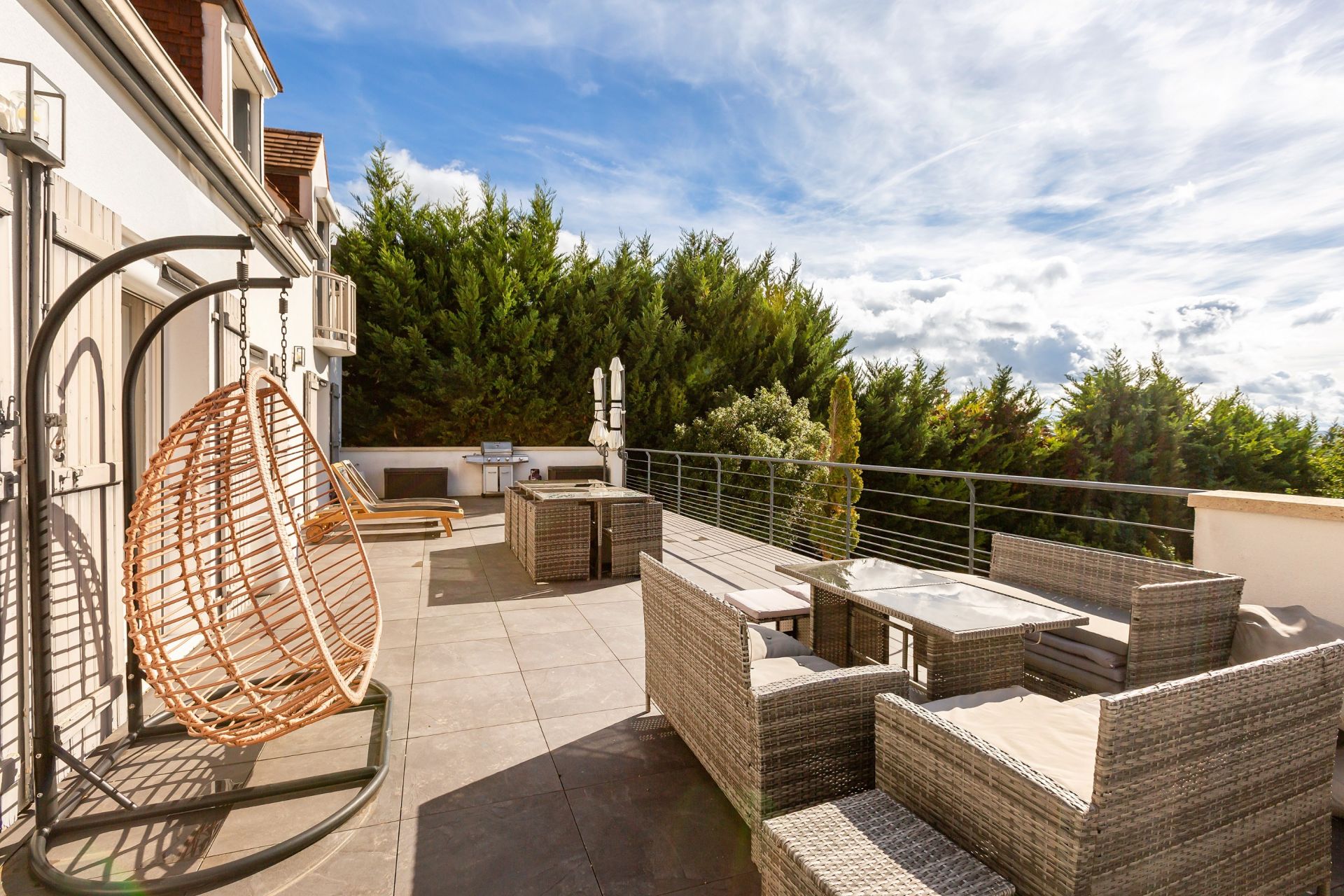house 10 Rooms for sale on TRIEL SUR SEINE (78510)