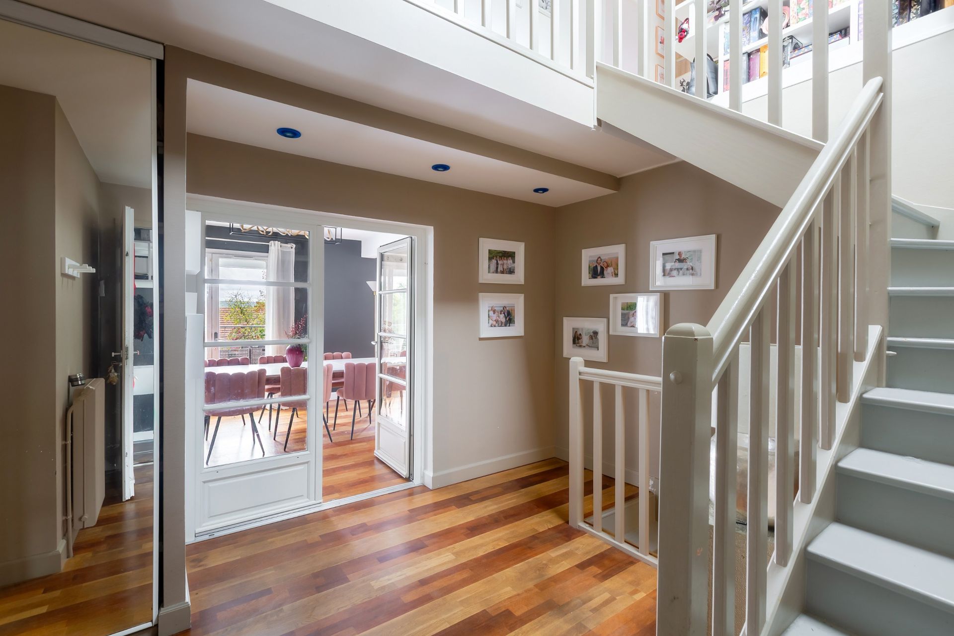 house 10 Rooms for sale on TRIEL SUR SEINE (78510)