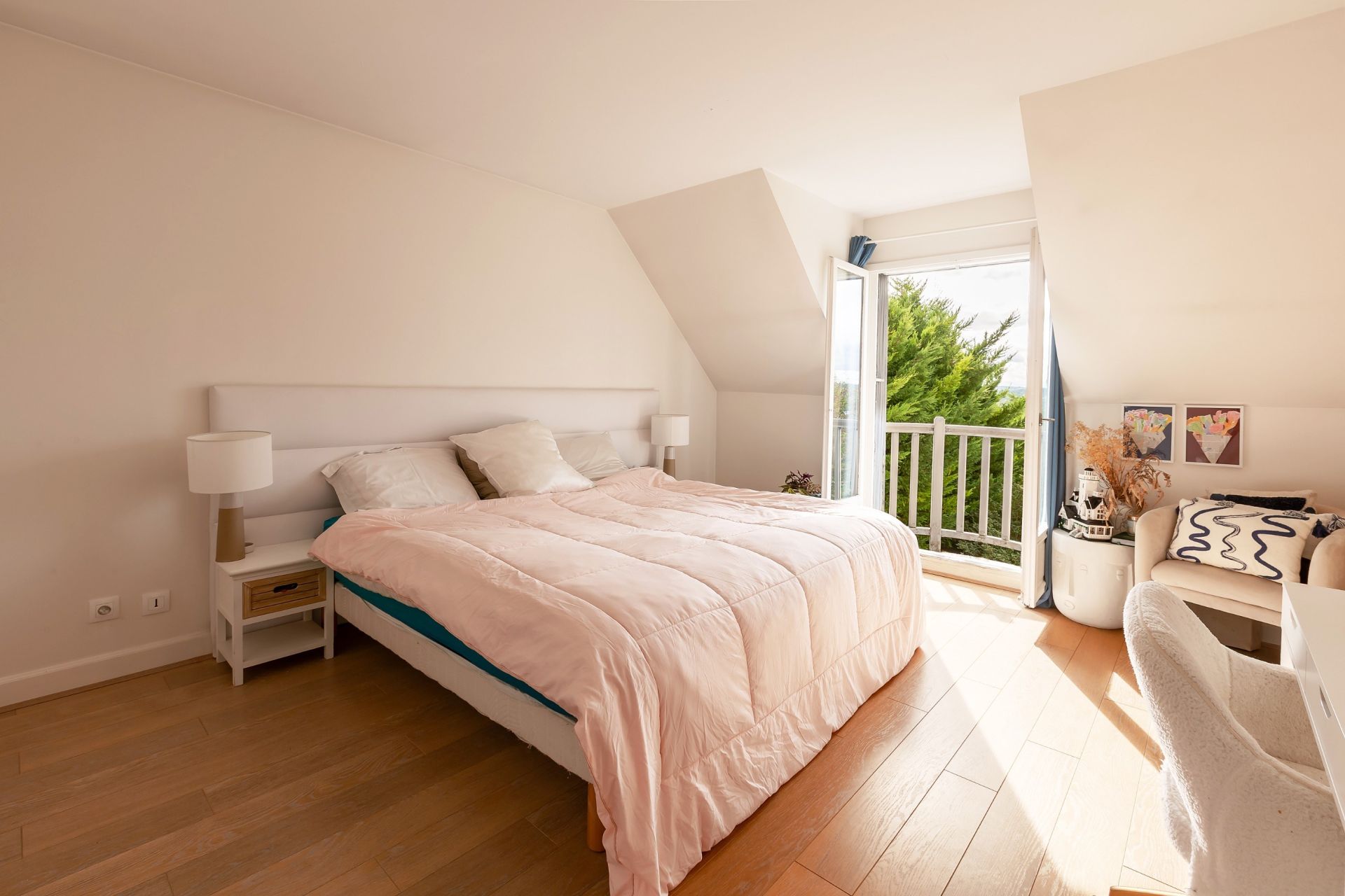 house 10 Rooms for sale on TRIEL SUR SEINE (78510)