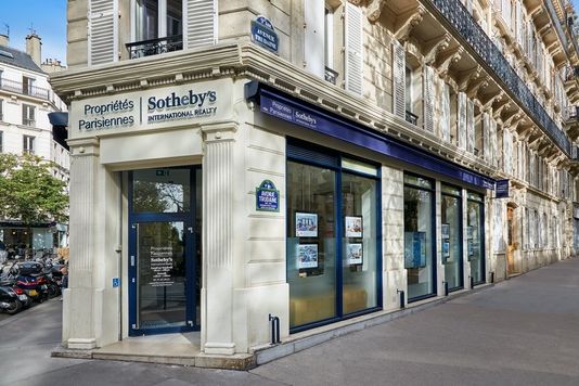 Luxury property broker in Paris 9th