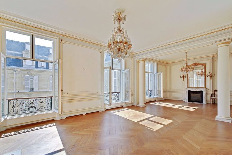 TRIANGLE D'OR - PARIS 8